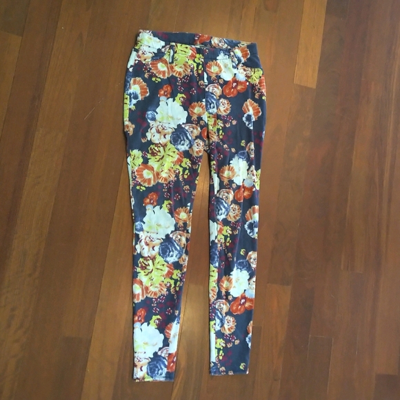 Cute floral skinny jeans/jeggings - Picture 2 of 5